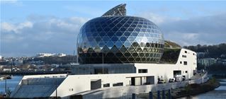 Komplexer Holzbau | CIMU Ile de Seguin | Shigeru Ban Architects